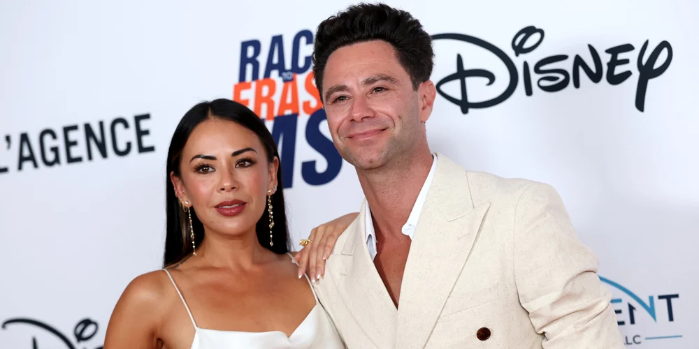 Janel Parrish e Sasha Farber fazem estreia no tapete vermelho no Race to Eras MS Gala