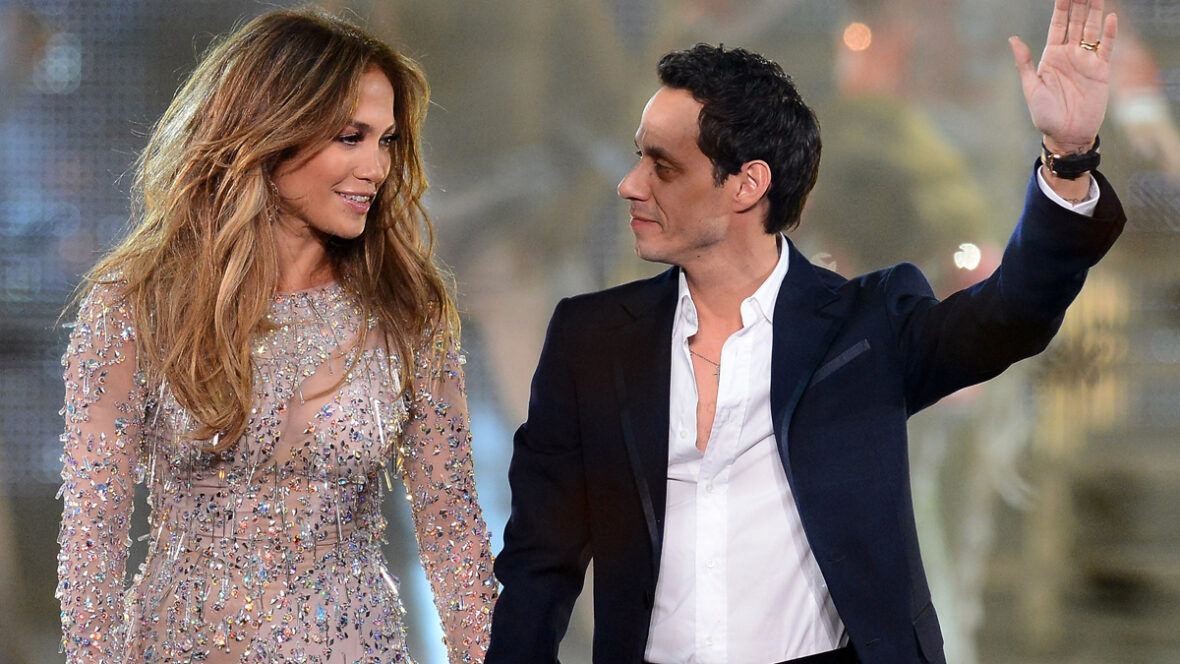 jlo-marc-antony Jennifer Lopez e Marc Anthony de mãos dadas enquanto aparecem durante o final do Q