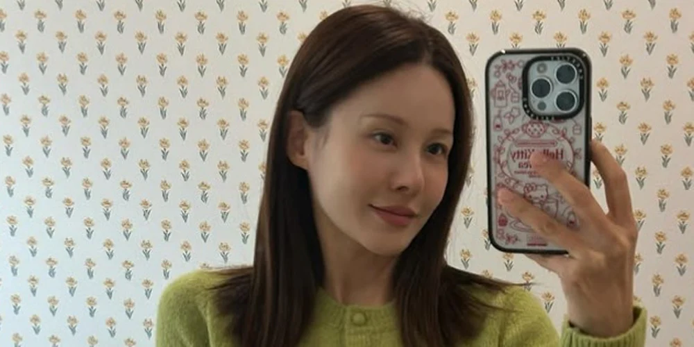 A estrela do Kpop Ivy compartilha selfie no Instagram