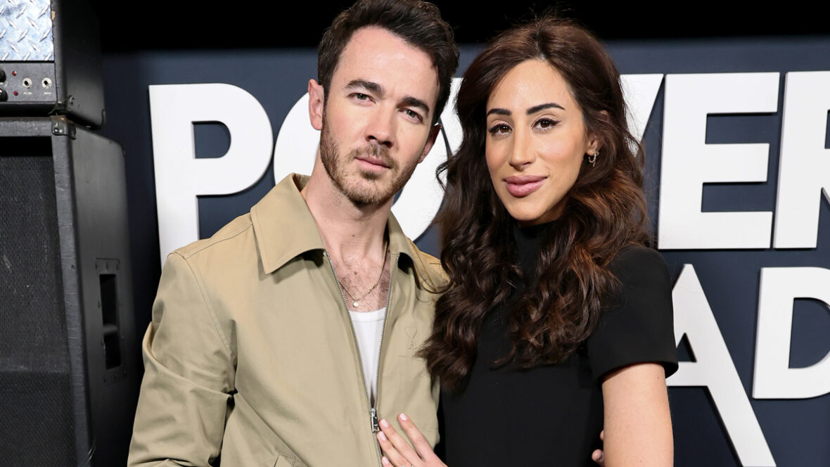 Kevin Jonas e Danielle Jonas comparecem 