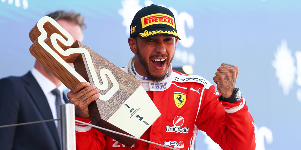 Lewis Hamilton comemora primeira vitória com a Ferrari