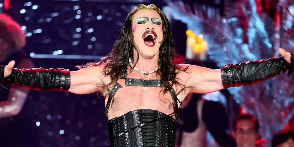 Luke-Evans-Rocky-Tonys Luke Evans se apresenta no Tonys