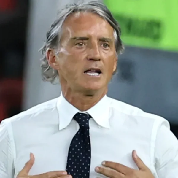 Relatório: Roberto Mancini deve assumir o cargo de técnico da seleção italiana em meio a uma fase crucial de reconstrução