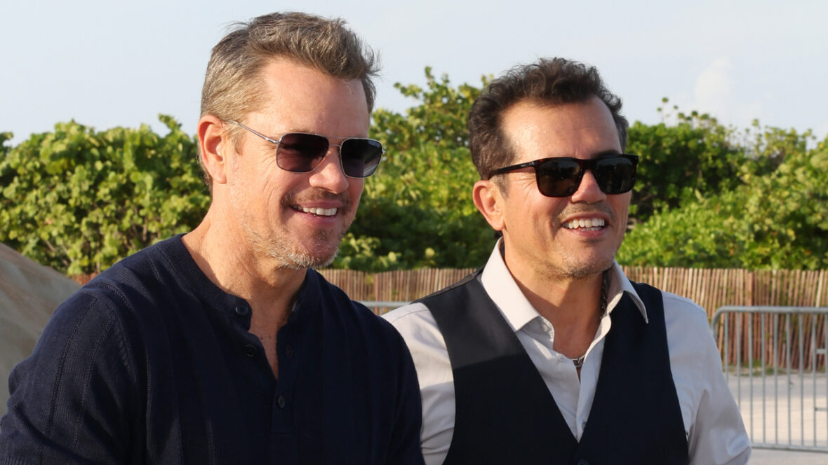 Matt Damon e John Leguizamo na sessão fotográfica de The Odyssey