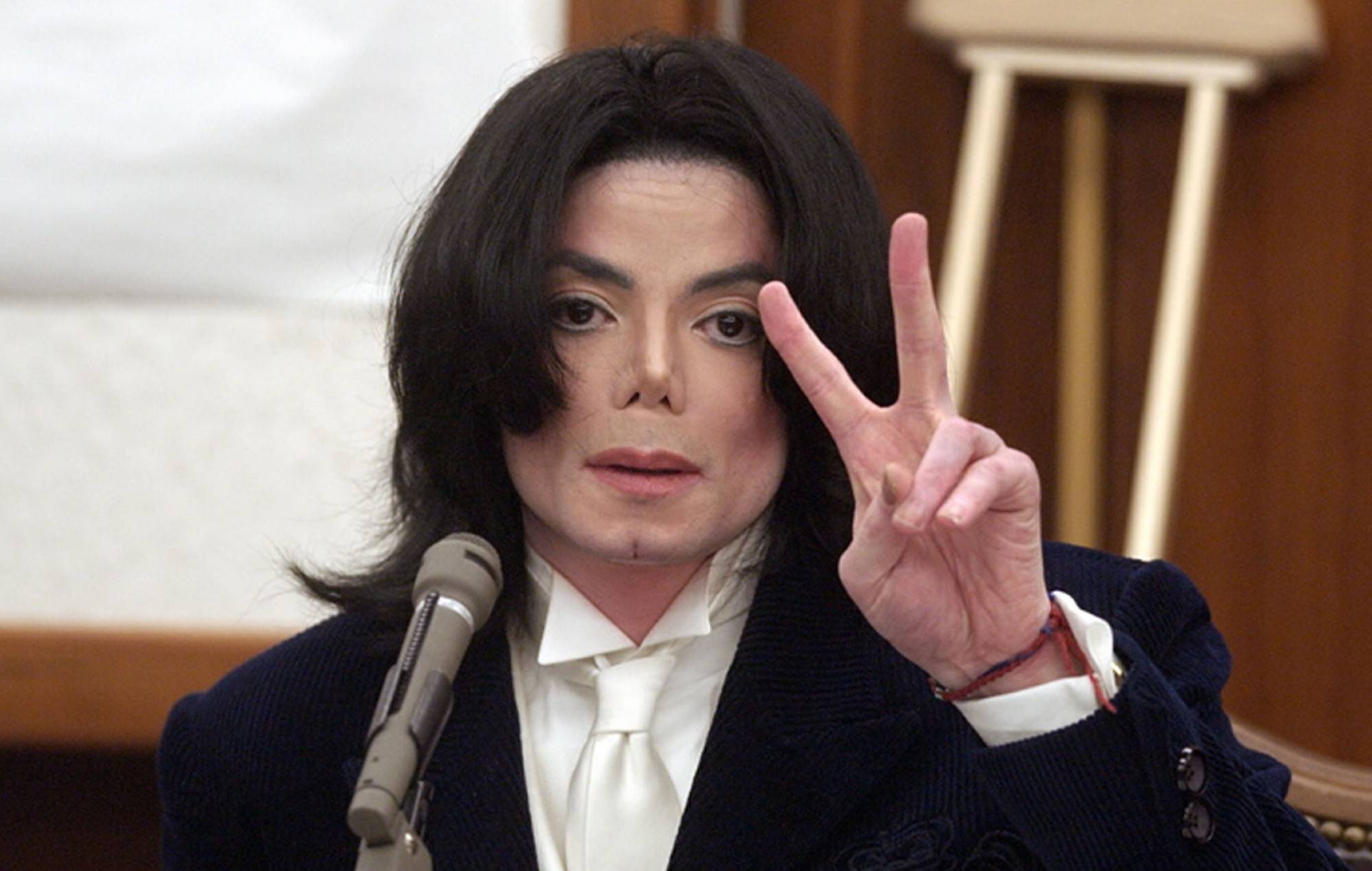 Michael Jackson in 2002. CREDIT: Jim Ruyman-Pool/Getty Images)
