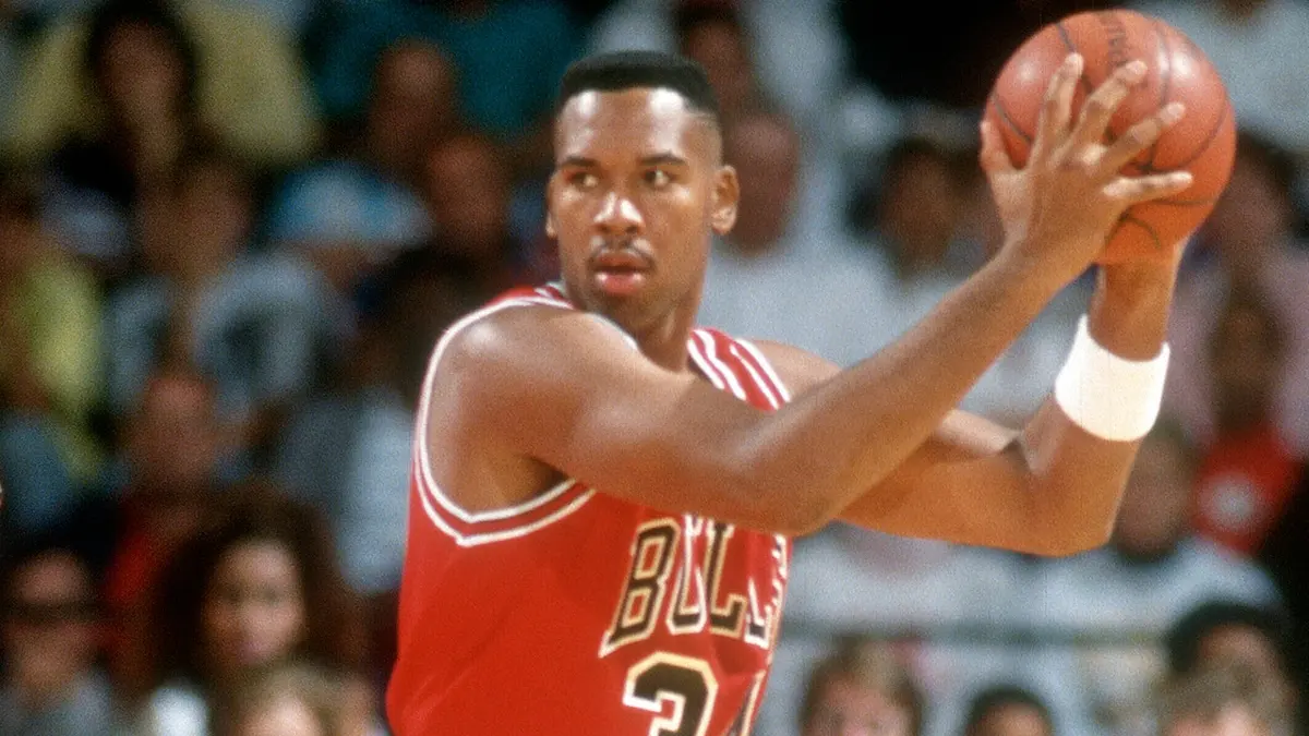 Stacey King wearing number 34 jersey passing basketball during game