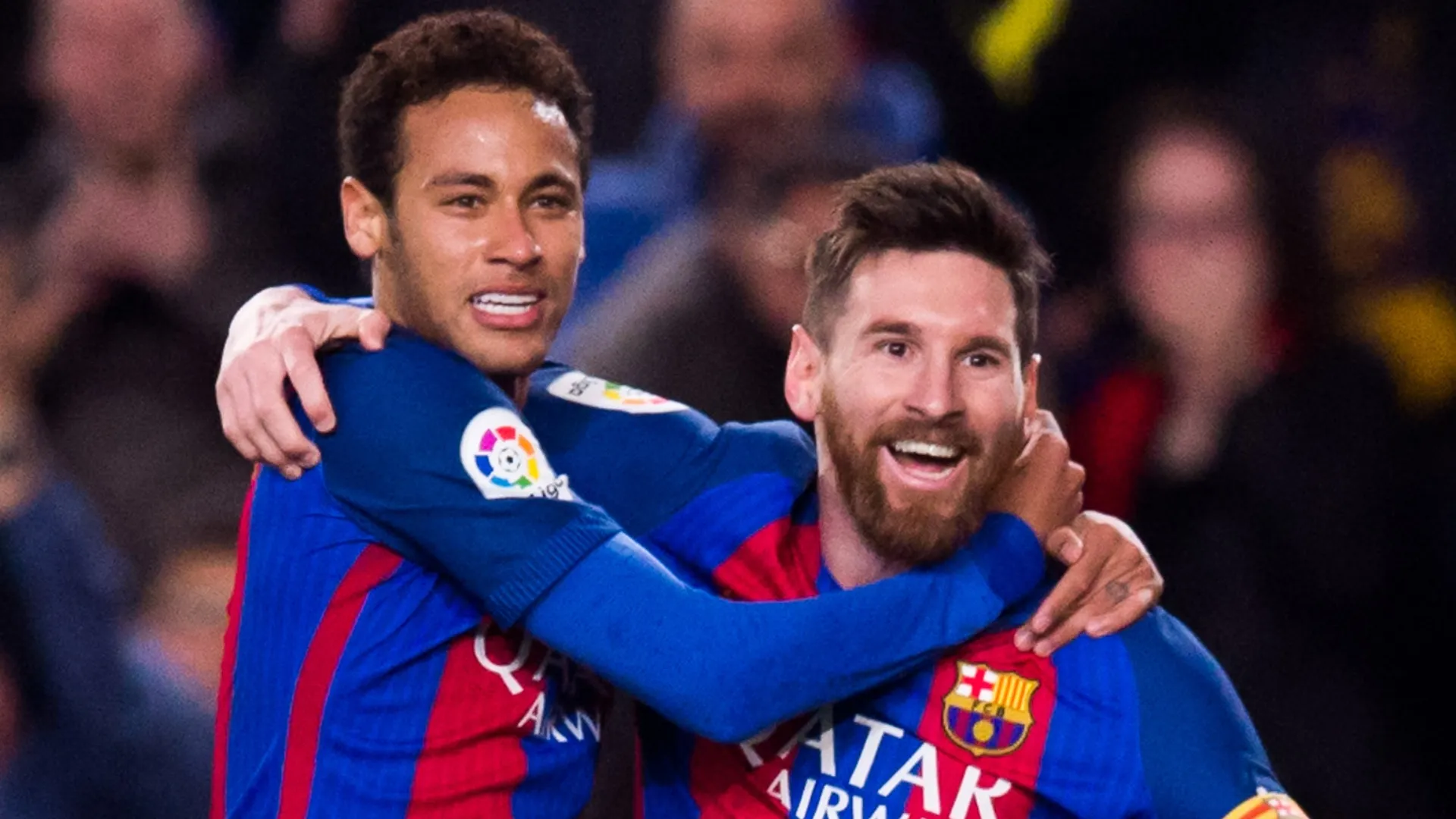 Lionel Messi (R) do FC Barcelona comemora com seu companheiro de equipe Neymar Santos Jr (L).