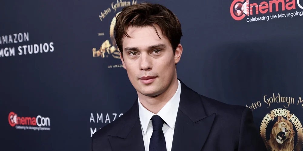 Nicholas Galitzine retornará para a sequência de Red White Royal Blue