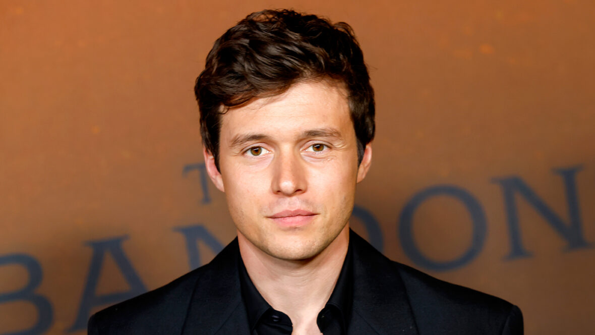namorada-nick-robinson Nick Robinson no tapete vermelho