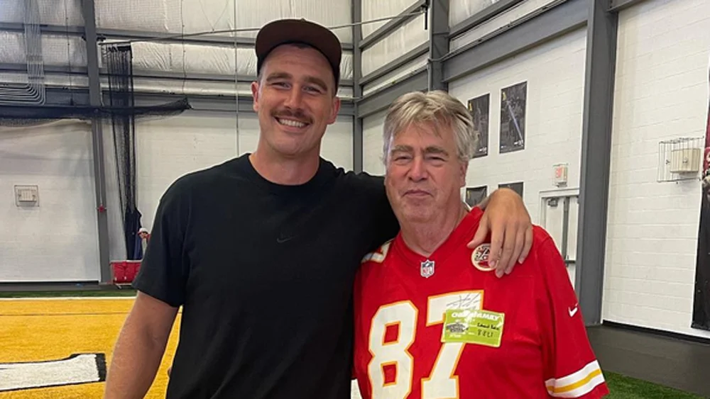 O pai de Travis Kelce, Ed, aparentemente difícil, lança nova namorada (foto)