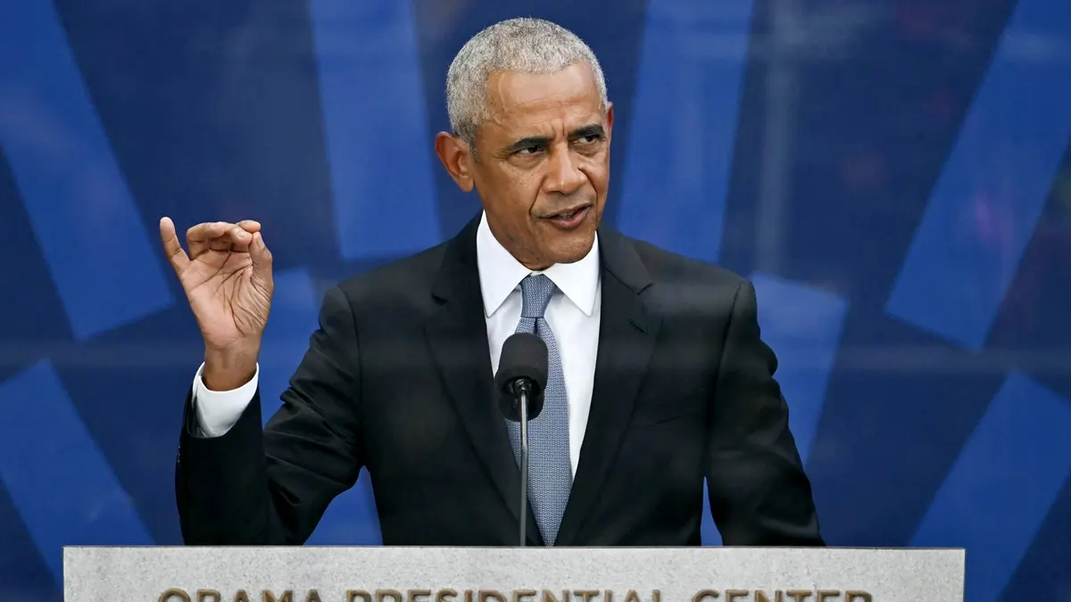 obama at presidential center podium