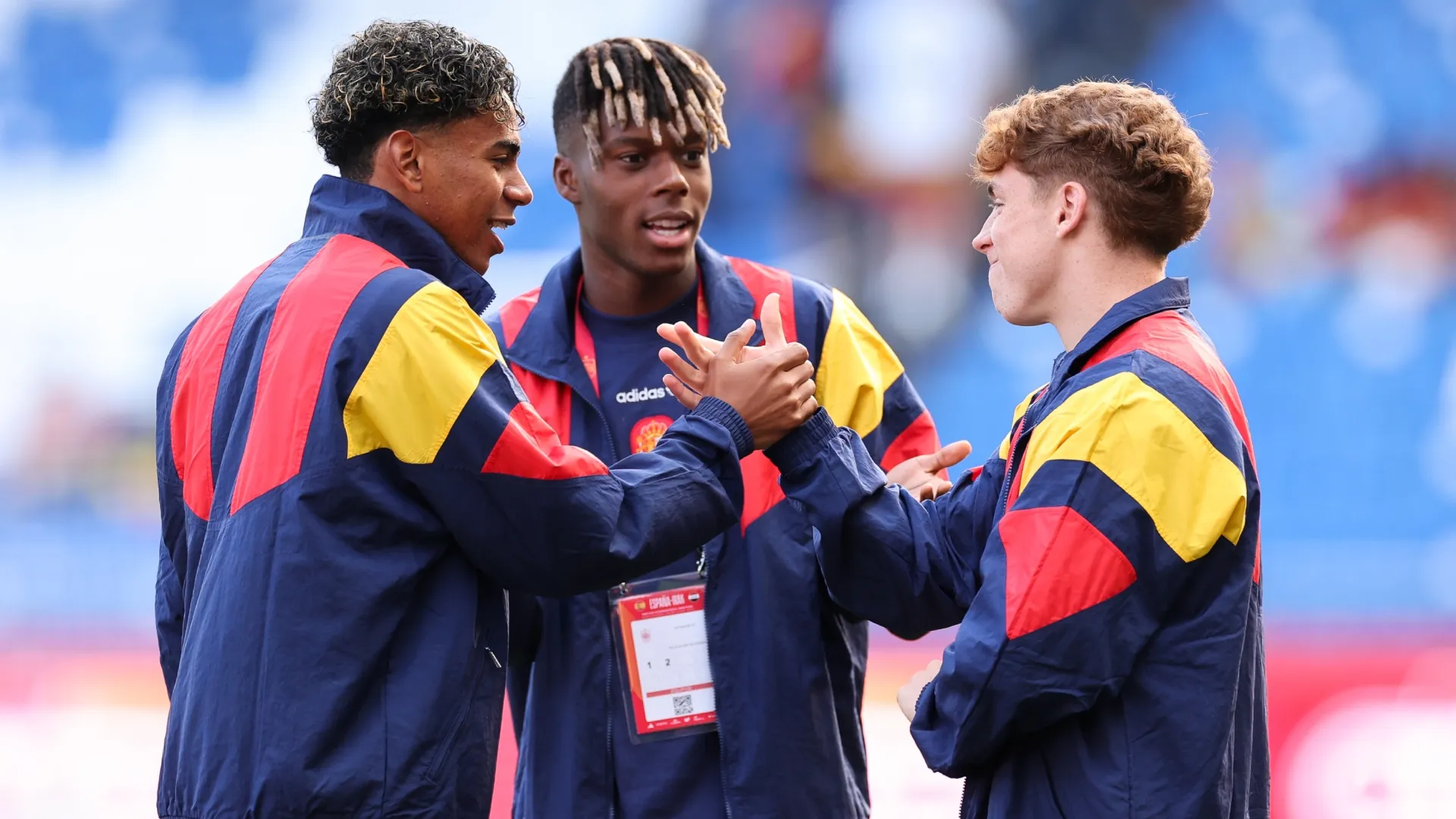 Lamine Yamal, Nico Williams e Victor Munoz da Espanha.