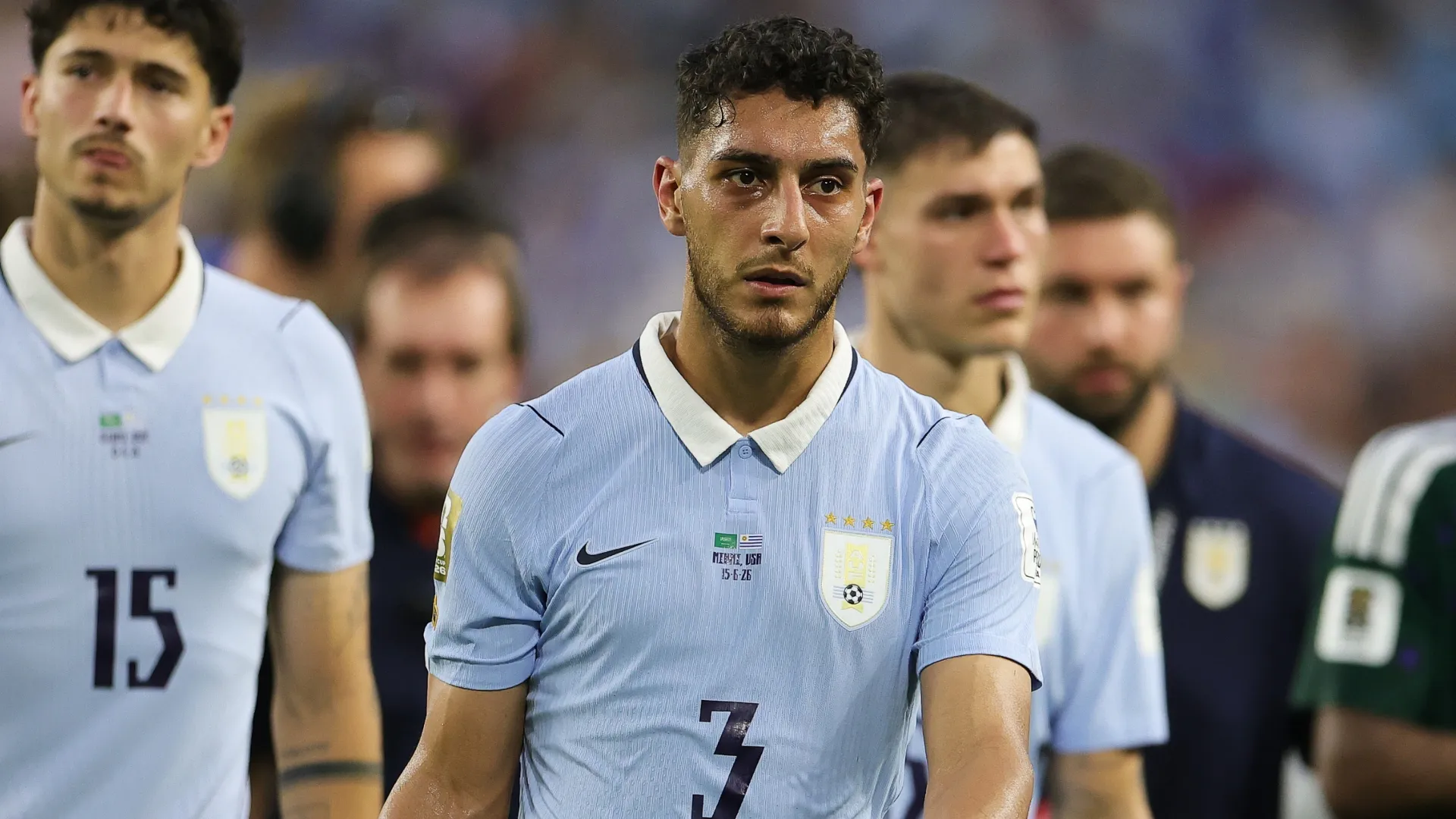 Sebastian Cáceres #3 do Uruguai reage após o empate em 1 a 1 contra a Arábia Saudita.