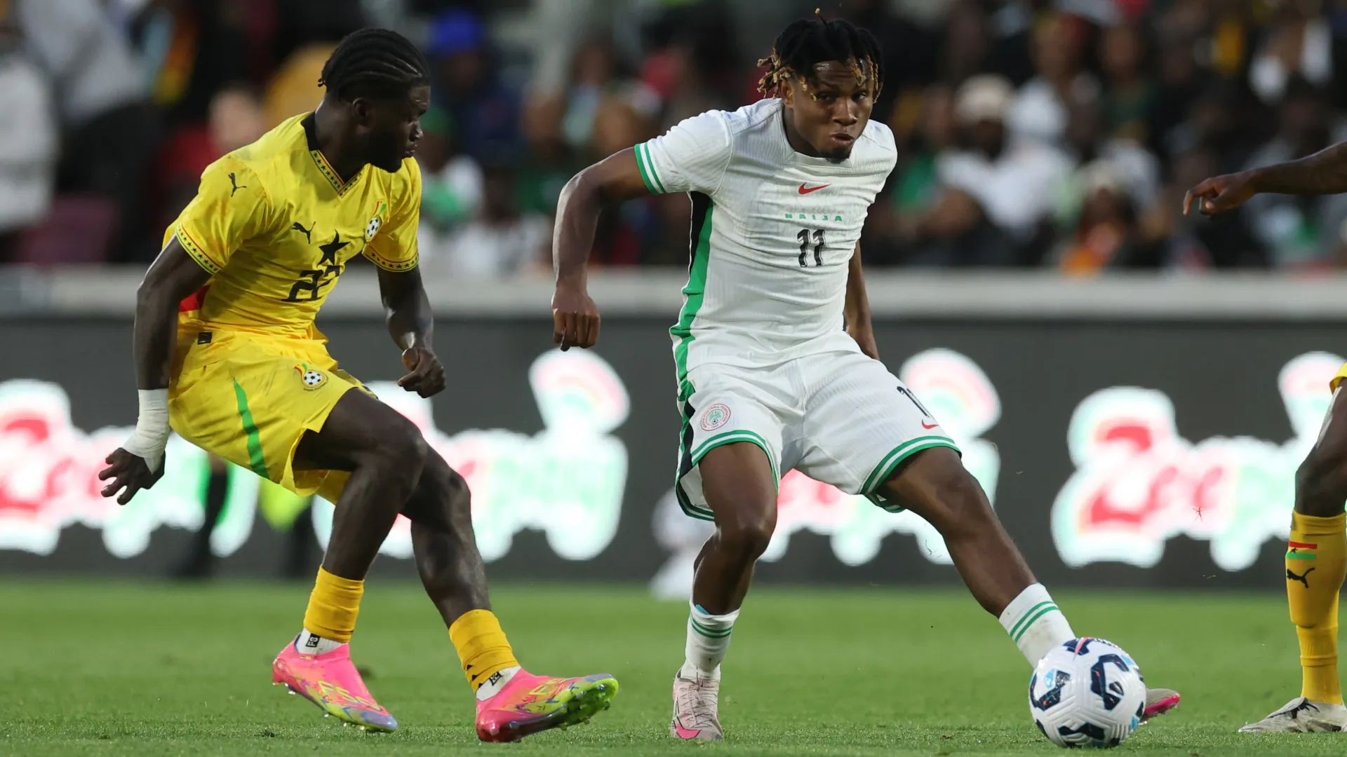 Samuel Chimerenka Chukwueze da Nigéria e Salis Addul-Samed do Gana.