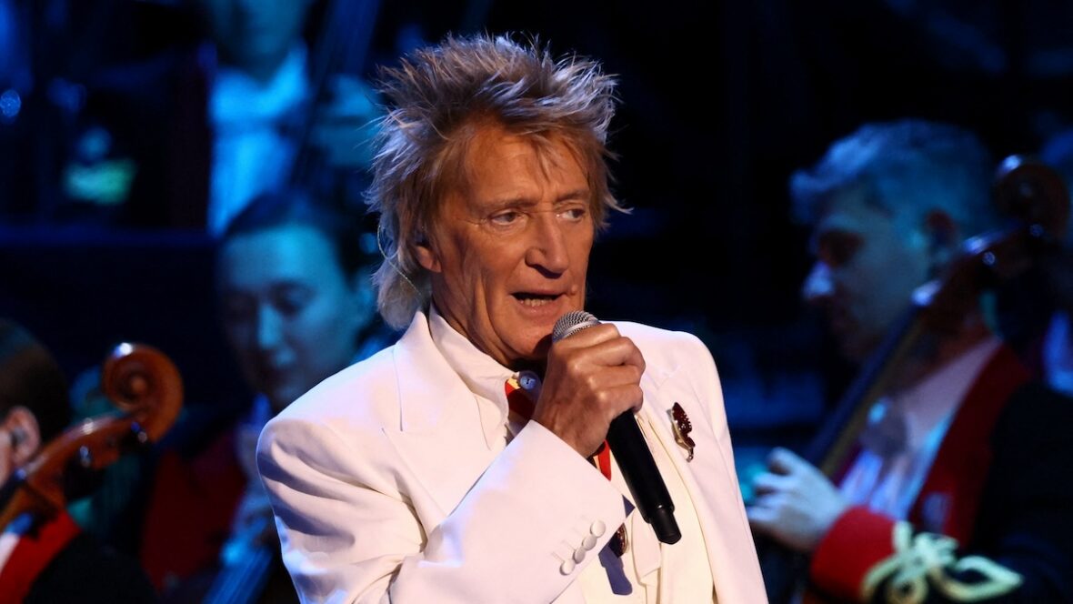 Rod Stewart se apresenta durante o Royal British Legion Festival of Remembrance, um evento anual em homenagem aos membros do serviço militar, que tem um significado especial em 2025, pois marca o 80º aniversário do fim da Segunda Guerra Mundial, no Royal Albert Hall em 8 de novembro de 2025 em Londres, Inglaterra
