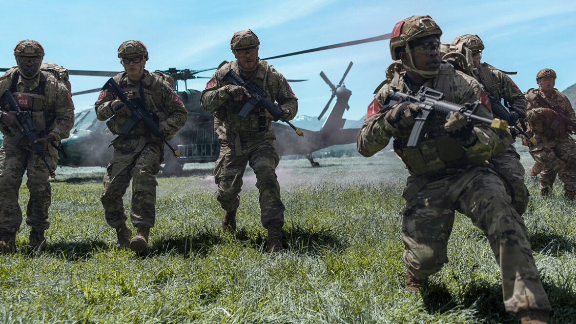 sequência de máquina de guerra Ainda do filme Netflix