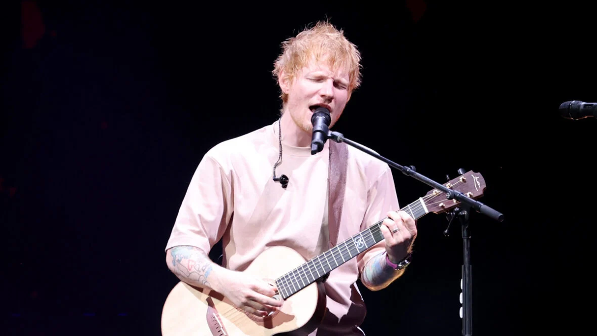 ed-sheeran-tour BOSTON, MASSACHUSETTS - 14 DE DEZEMBRO: Ed Sheeran se apresenta durante iHeartRadio KISS108