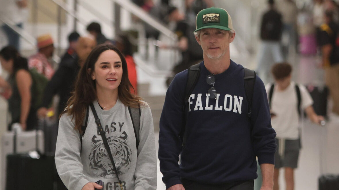 shawn-hatosy-esposa-relaxada Shawn Hatosy no LAX com Kelly Albanese