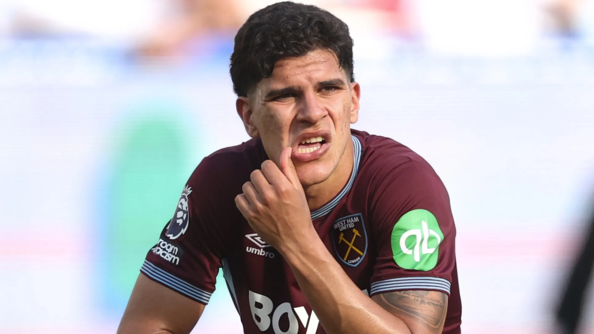 Mateus Fernandes do West Ham United durante a partida da Premier League.