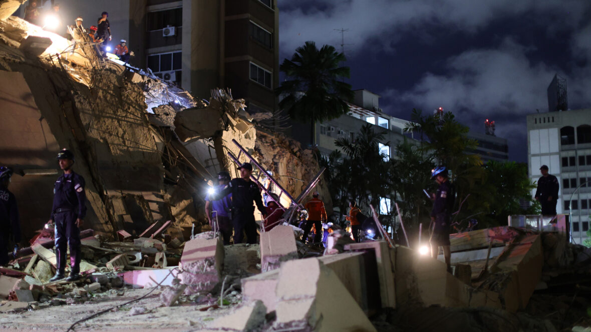 Escombros do terremoto na Venezuela em 24 de junho