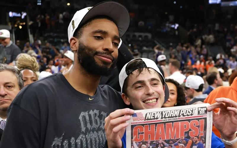 Timothee Chalamet comemora vitória dos Knicks e é borrifado com champanhe com jogadores no vestiário