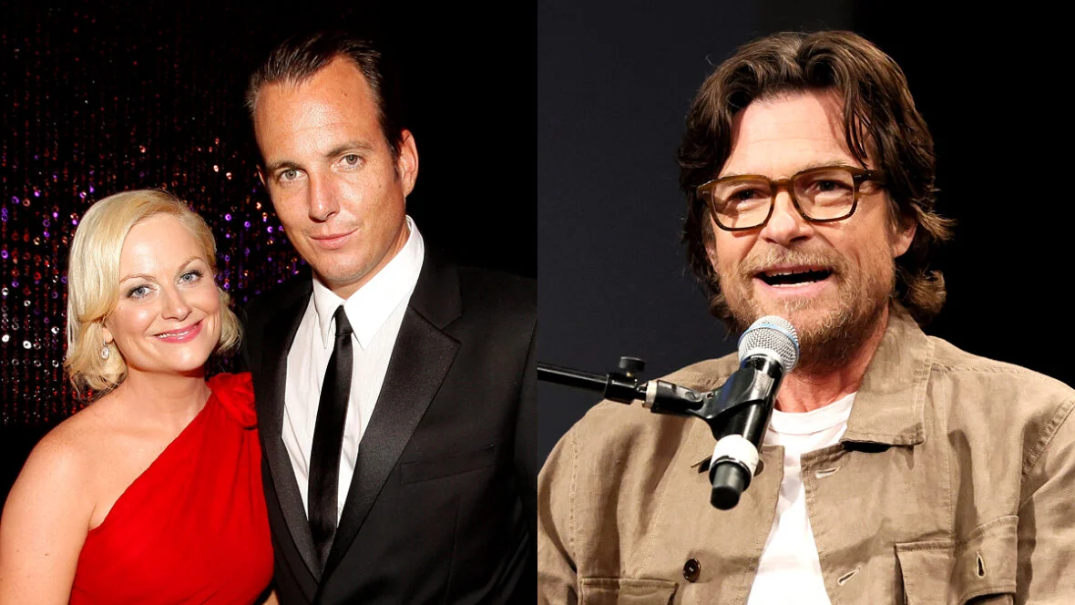 pergunta-will-arnett-jason-bateman Foto no tapete vermelho de Will Arnett e Amy Poehler ao lado de uma foto de Jason Bateman falando em um evento
