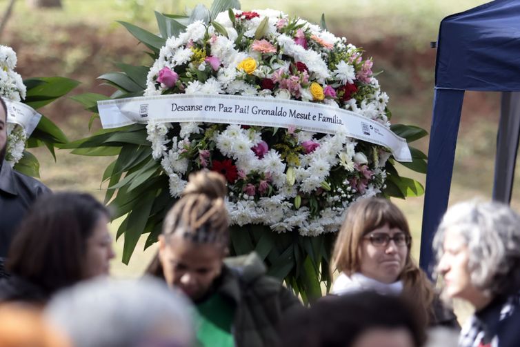 São Paulo (SP), 26/06/2026. - Cerimônia de Sepultamento de Grenaldo de Jesus Silva, no cemitério Dom Bosco em Perus.  Ato integra ações de memória, verdade e reparação conduzidas pela Comissão Especial sobre Mortos e Desaparecidos Políticos e pelo Ministério dos Direitos Humanos e da Cidadania. Foto: Paulo Pinto/Agencia Brasil