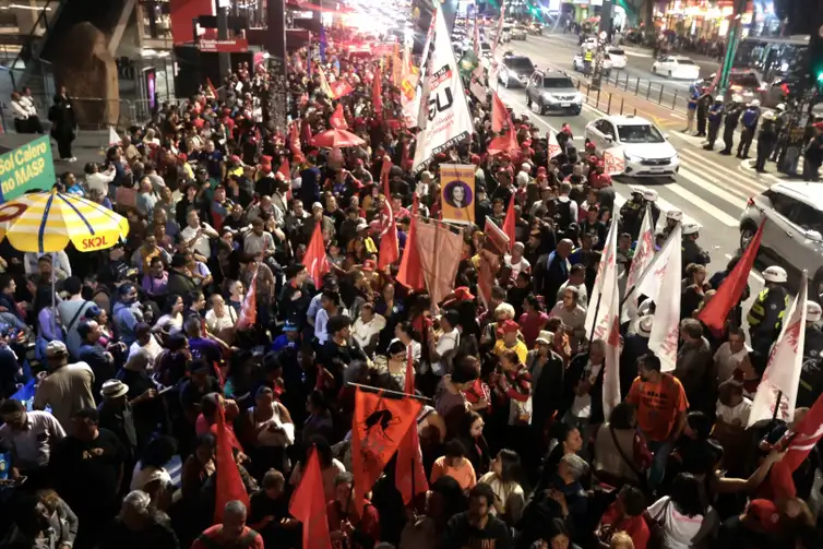 São Paulo (SP), 30/06/2026. - Ato pelo fim da escala 6x1, na Avenida Paulista. Foto: Paulo Pinto/Agencia Brasil