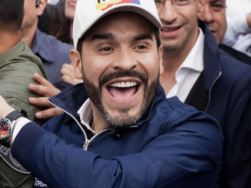 Direita vence eleição na Colômbia por margem apertada