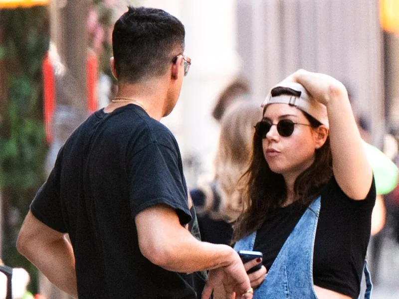 Aubrey Plaza é localizado em Nova York com o parceiro Christopher Abbott após revelar notícias sobre o cancelamento de ‘Kevin’