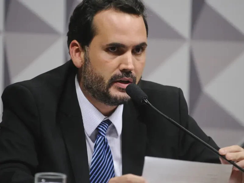 Governo avalia aumentar teto do MEI para R$ 140 mil, diz ministro