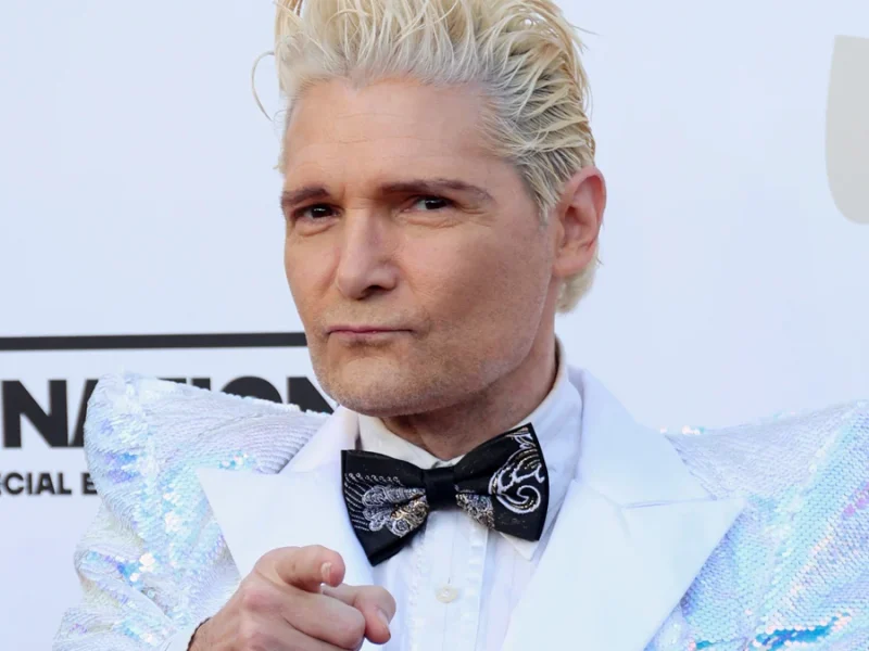 Corey Feldman recebeu alta do hospital após uma emergência médica assustadora durante o voo
