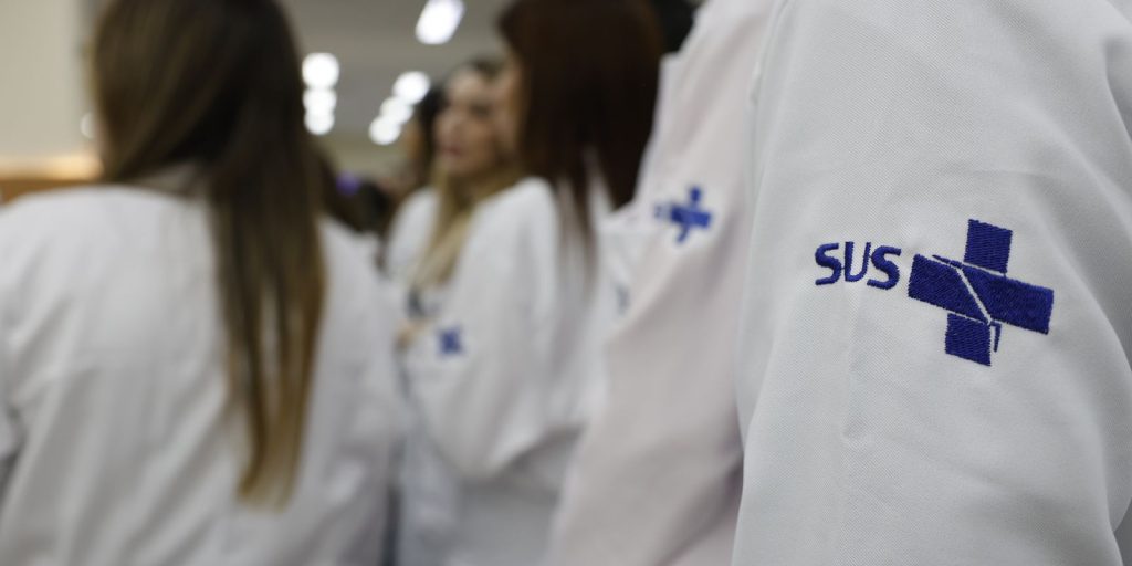 Ministério da Saúde prorroga atuação de 676 médicos especialistas no SUS até 2027