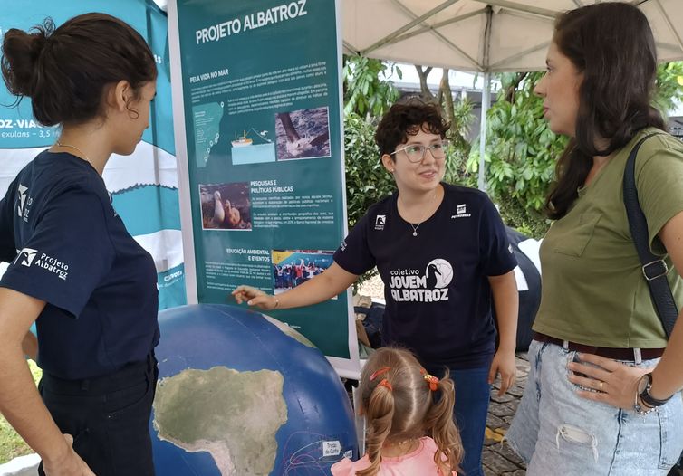 Projeto Albatroz/Divulgação Rio de Janeiro (RJ), 08/12/2025 – Consciência ambiental aumenta em regiões com projetos atuantes de longa duração.
Foto: Projeto Albatroz/Divulgação