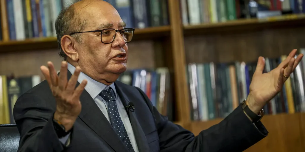 Gilmar Mendes aponta risco eleitoral em afastamento de diretores da PF e pede análise do plenário