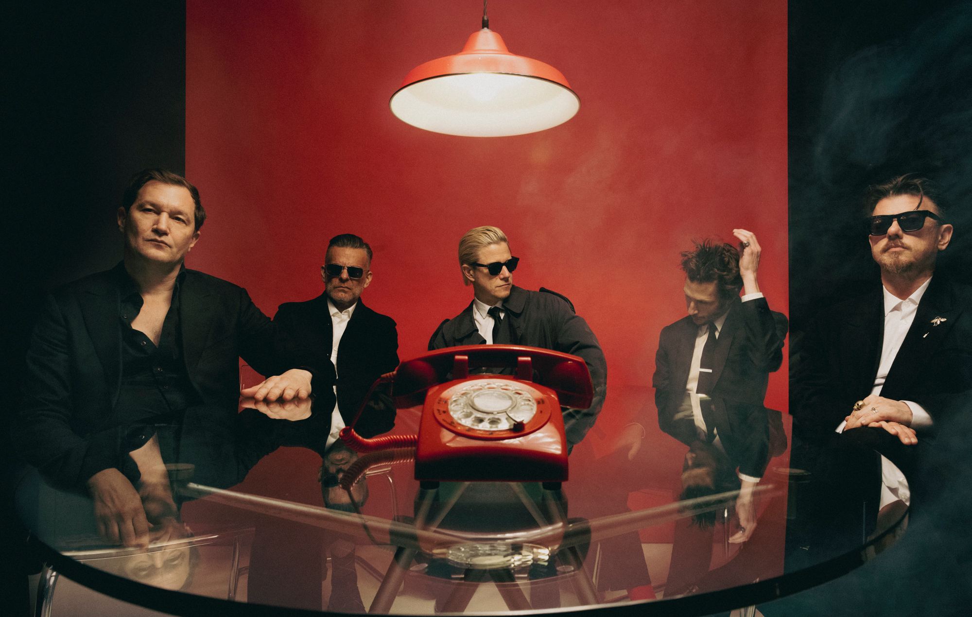 Paul Banks, do Interpol, prepara álbum com nova banda formada em Berlim ao lado de Aaron Hemphill, do Liars
