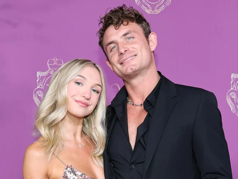 James Kennedy e sua namorada grávida Jordan Meyers fazem estreia no tapete vermelho após confirmarem notícias sobre o bebê