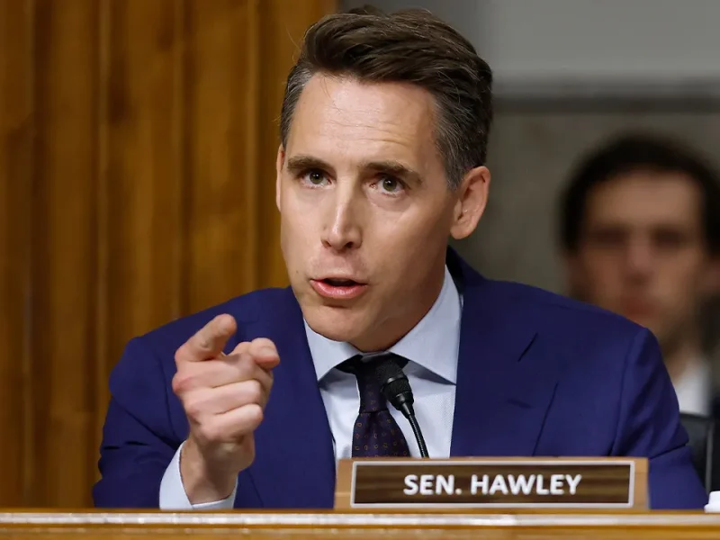 Senador Josh Hawley critica colegas republicanos por bloqueio da lei de identificação de eleitores