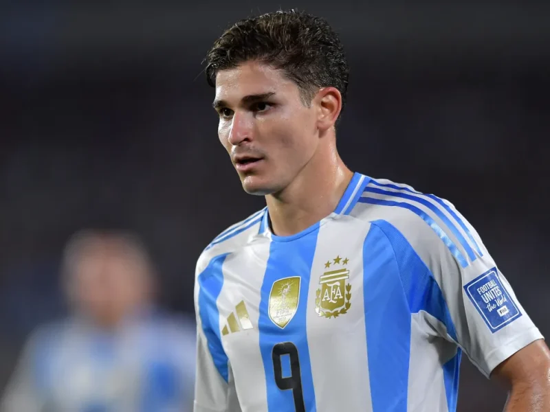 Por que Julian Alvarez não é titular pela Argentina x Argélia na Copa do Mundo de 2026?