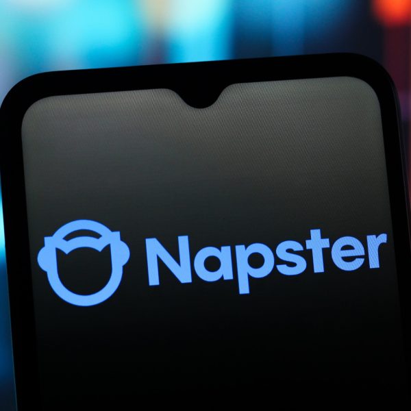 Homem é acusado de fraude em investimento falso de US$ 3 bilhões na Napster