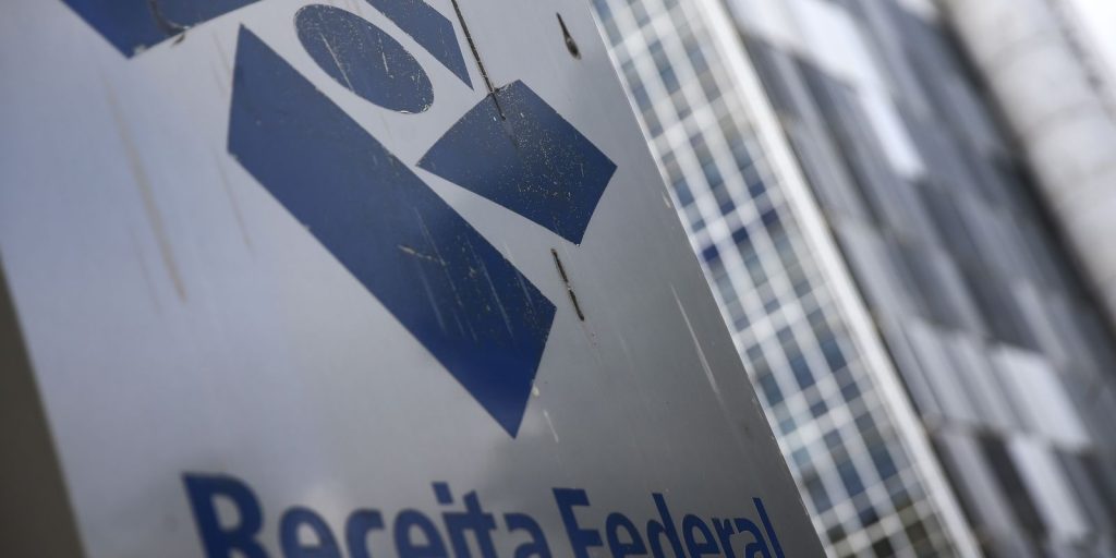 Receita Federal cumpre buscas contra plataforma de bets suspeita de sonegar R$ 5 bilhões