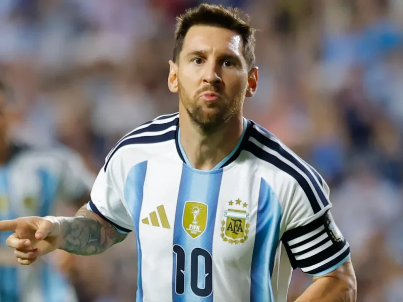 Lionel Messi quebra o recorde de gols da Argentina, de 69 anos, em amistoso pré-Copa do Mundo de 2026 contra a Islândia