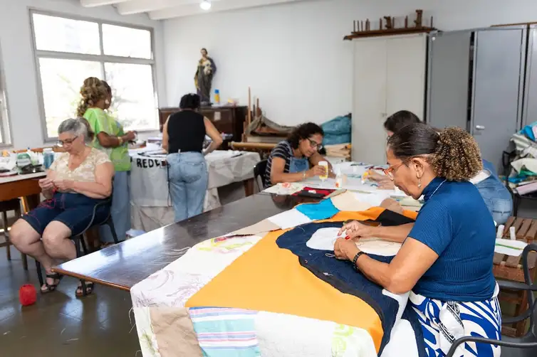 Rio de Janeiro - 04/06/2026 - Mulheres que participaram da confecção de tapetes de Corpus Christi com a técnica de patchwork. Foto: Juliana Abrantes / Santuário Cristo Redentor
