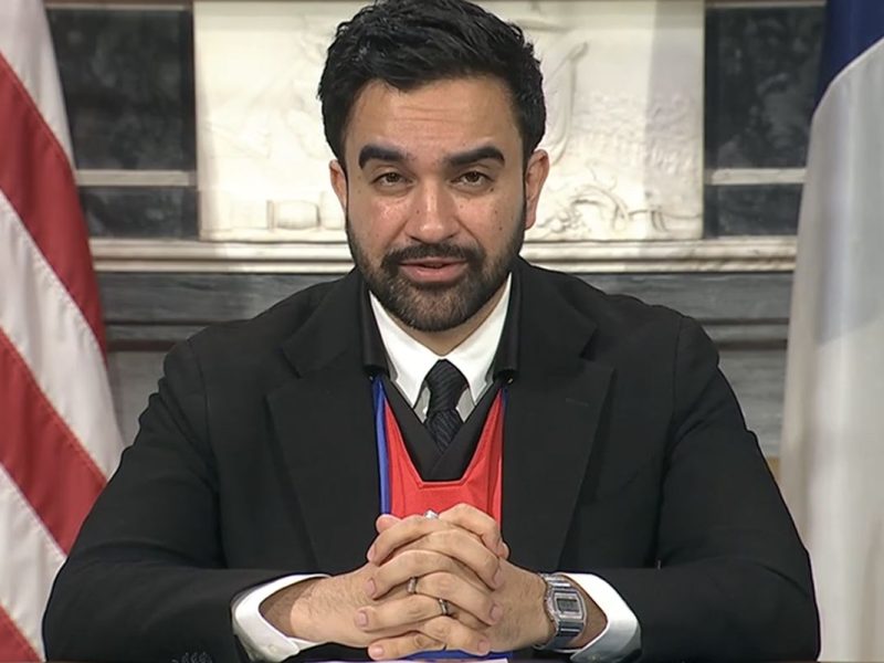 Prefeito de Nova York exalta Sócrates e mobilização social no futebol