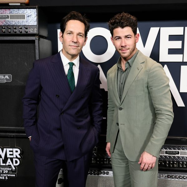 O novo filme ‘Power Ballad’ (2026) tem uma cena final de créditos? Aqui está o que você deve saber