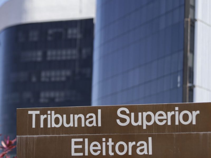 TSE julga liminar que suspendeu pesquisa desfavorável a Flávio
