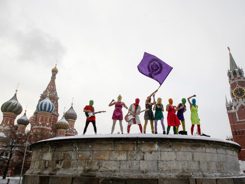 Nadya Tolokonnikova, do Pussy Riot, lança álbum de estreia CYKA e promete causar impacto