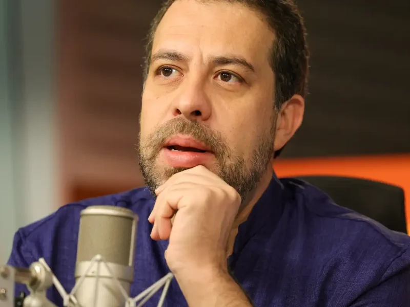 Boulos critica lobbies contra o fim da escala 6 por 1 e o Move Brasil