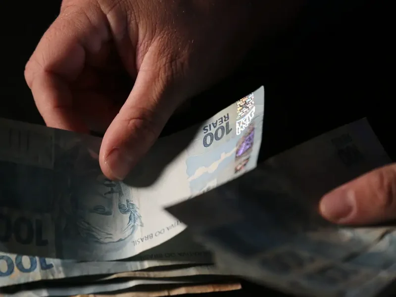 Brasileiros sacaram em abril R$ 482,8 milhões esquecidos em bancos