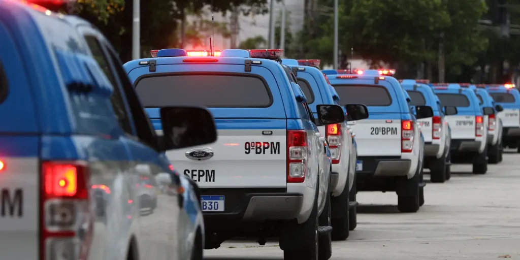 PM do Rio realiza operação integrada contra o Comando Vermelho em comunidades da capital e Baixada Fluminense